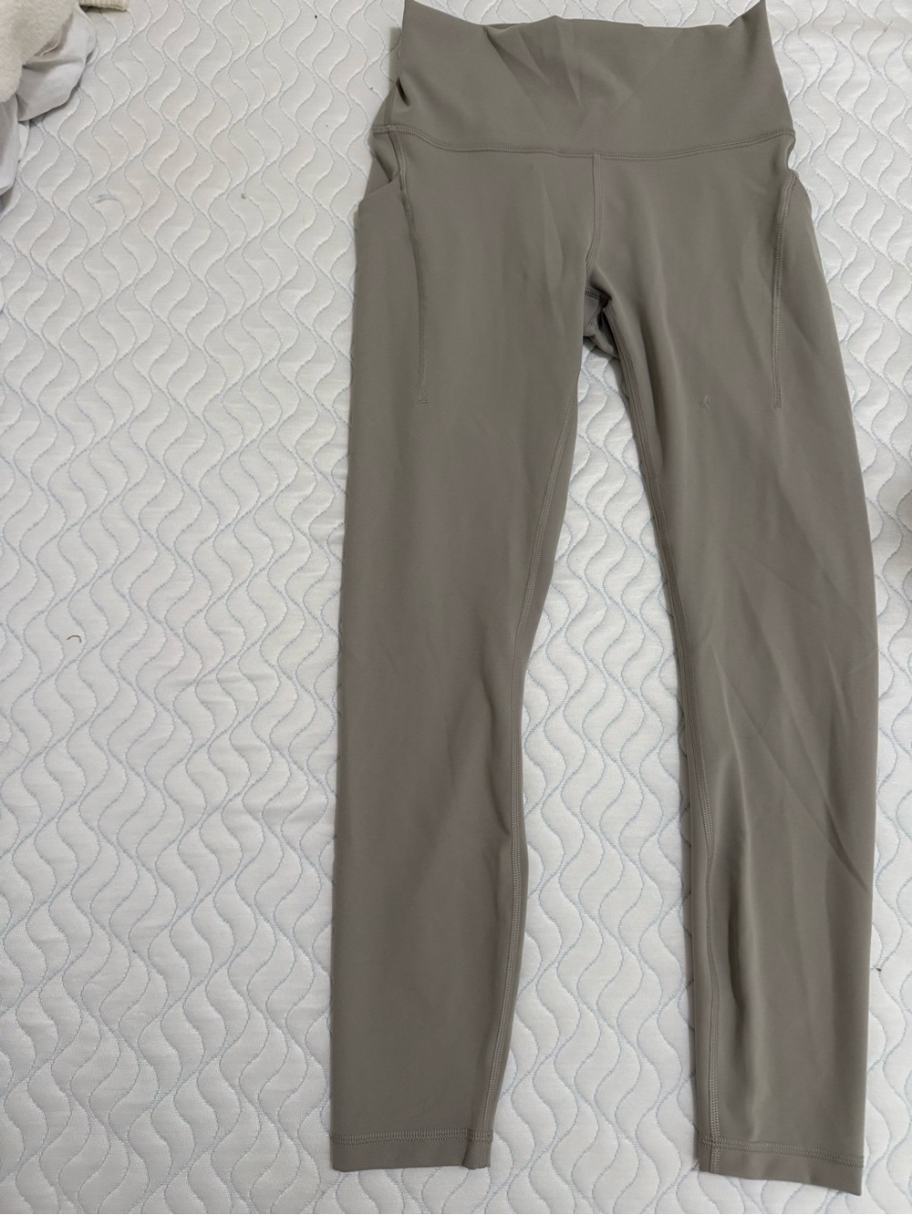 Lululemon Wunder Train High-Rise Tight with Pockets